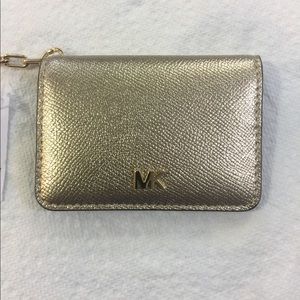 Michael Kors Key Ring Card Holder. Color Pale Gold